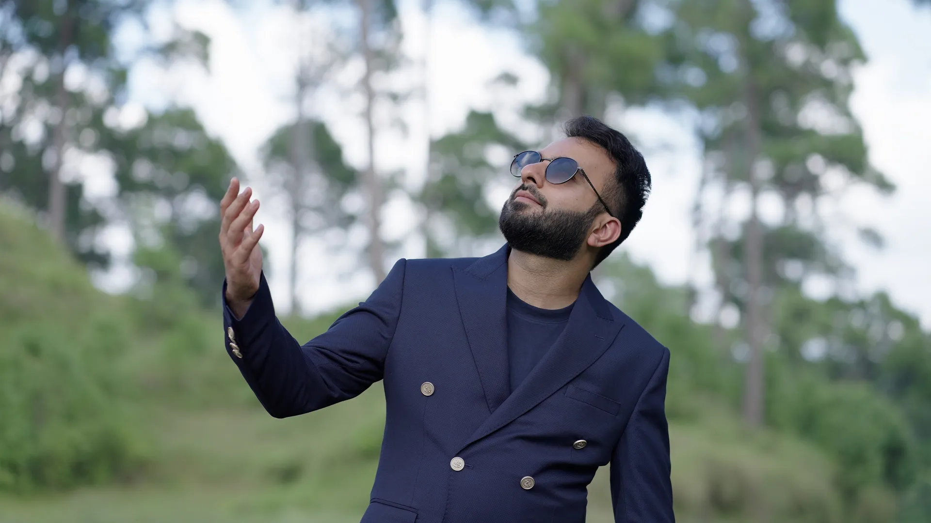 Milad Raza Qadri performing